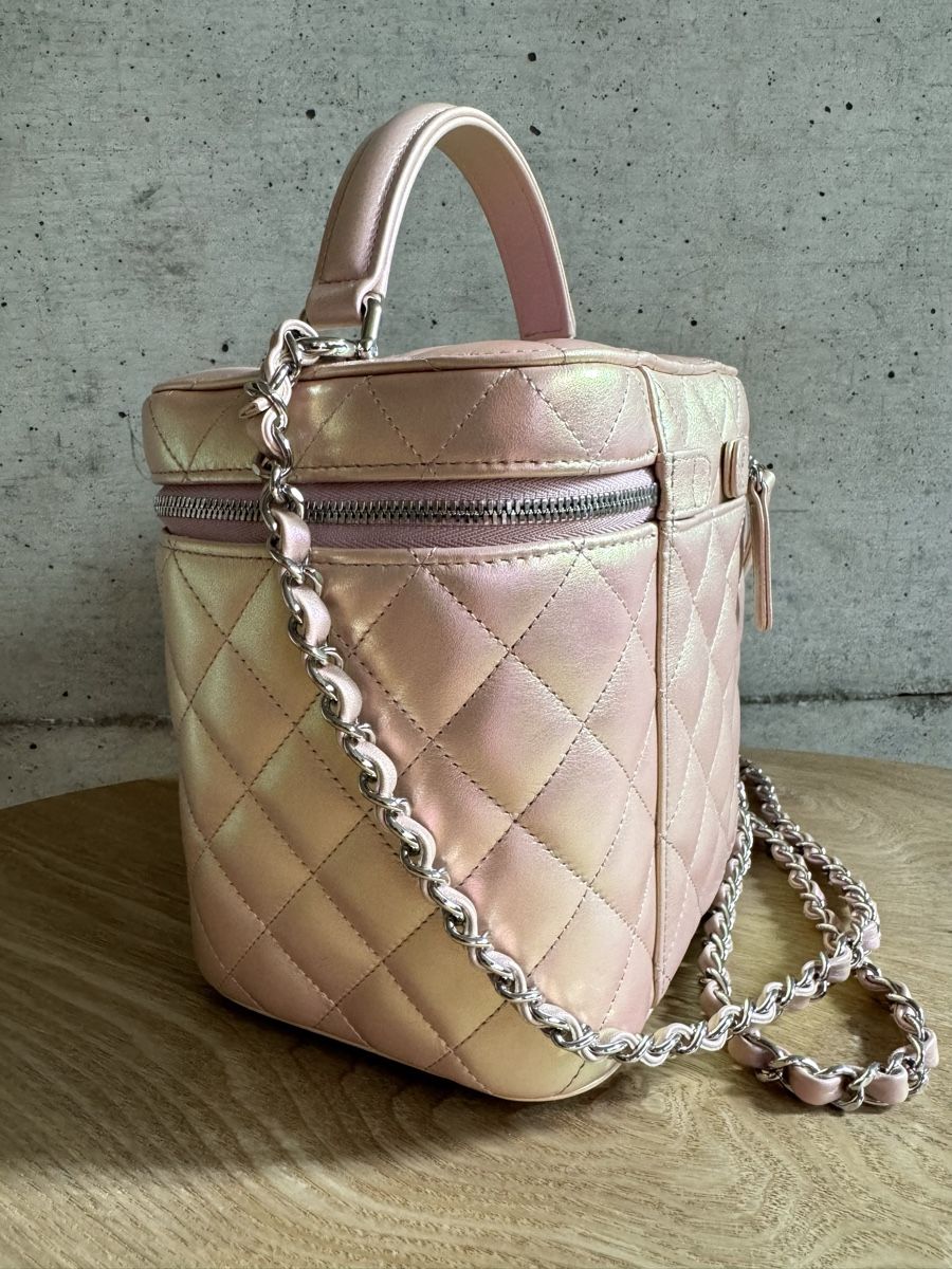 Chanel Taschen für Damen: CHANEL Iridescent Quilted Top Handle Vanity Sac Tasche – Neu (gemäss Beschreibung) aus Kriens von hannaandkiko 3