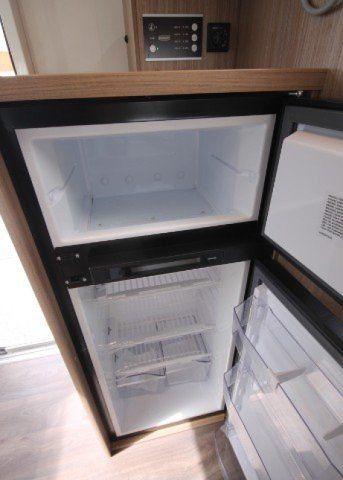 Carado Veicoli da campeggio: A vendre camping car – Usato da Lausanne venduto da calin06 5