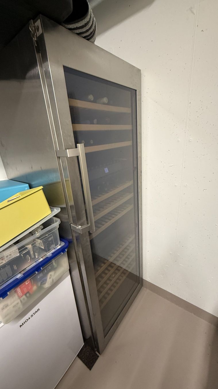 Liebherr Frigoriferi: Weinklimaschrank – Usato da Männedorf venduto da gtu_8yjg 3