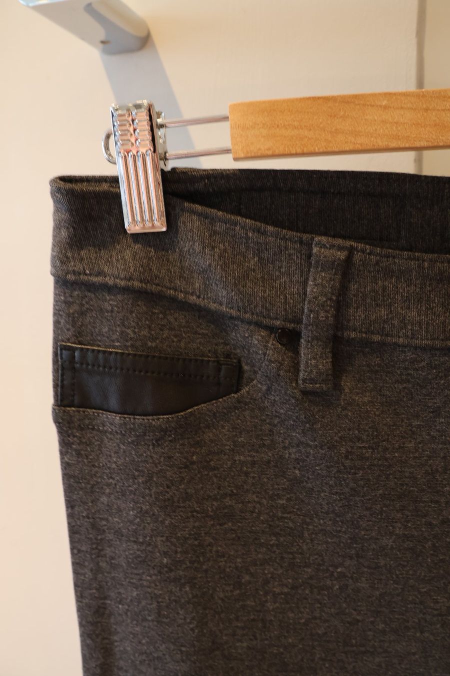 Calvin Klein Pantaloni: Calvin Klein Stoffhose – Usato da Winterthur venduto da jul_v9wx 1
