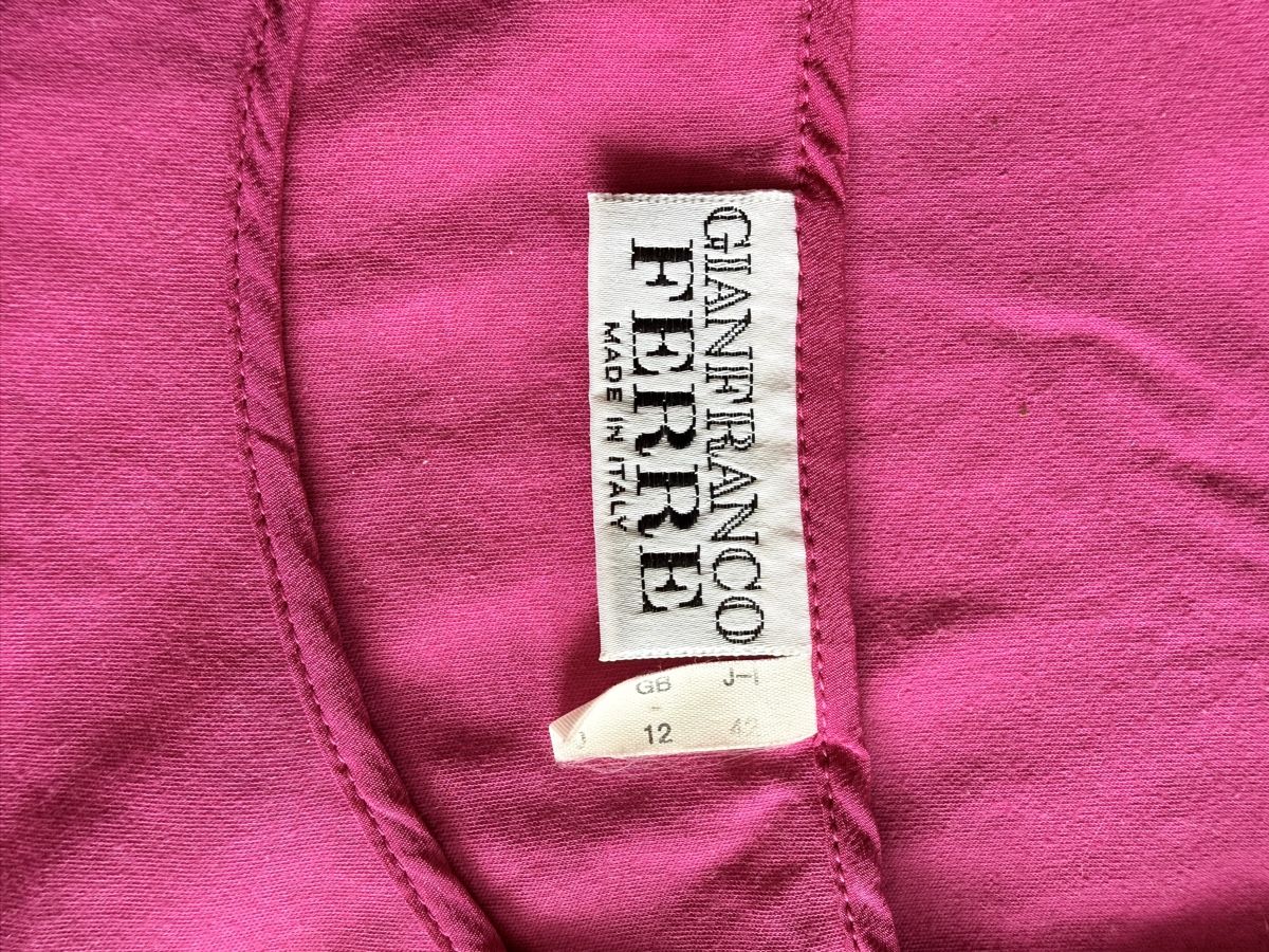 Gianfranco Ferre T-shirt: Gianfranco Ferre pink t-shirt – Usato da Kilchberg ZH venduto da san_hs8y 5
