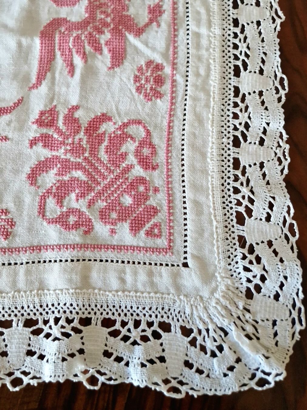 Altra biancheria da tavola: Mitteldecke Handbestickt 82x82cm – Usato da Bern venduto da Antikbatik 6
