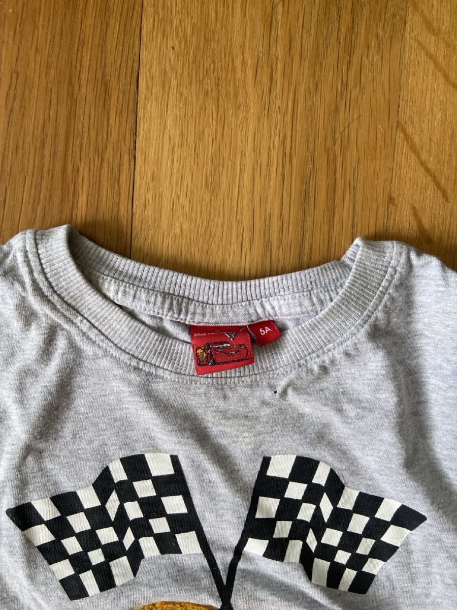 Disney Camicie, T-shirt & Polo: Kinder Shirt Lightning McQueen Grösse 110 gebraucht – Usato da Zürich venduto da ManonsVintage 1