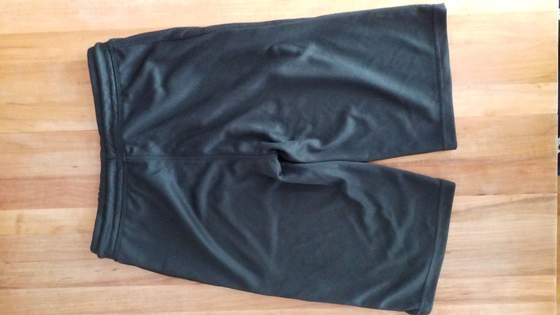 C&A Pantaloni: Turnhosen kurz – Usato da Sachseln venduto da Cadfael1 1