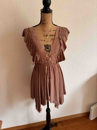 Damen Kleid mit Spitze und Volants Grösse M