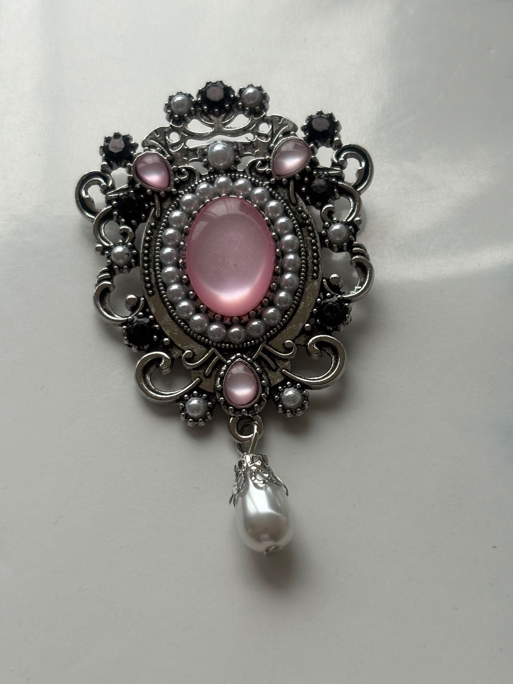 Broschen & Nadeln: Luxus Elegante  Brosche mit Kunstperlen Farbe: Silber – Neu (gemäss Beschreibung) aus Biel-Bienne von Roserosse13