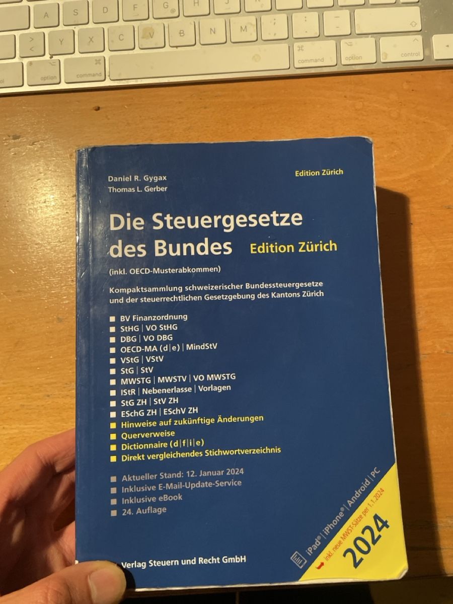 Livres: Die Steuergesetze des Bundes – D'occasion à Zürich par syber98