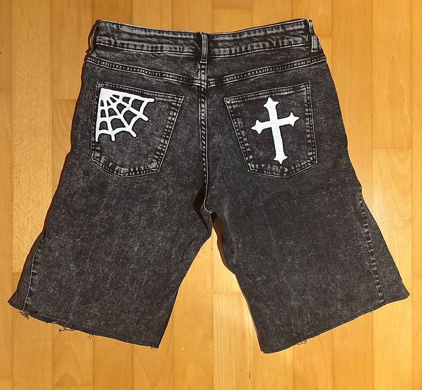 Pantaloni: Y2K Flared Shorts – Usato da Beckenried venduto da ema_t6cf 1