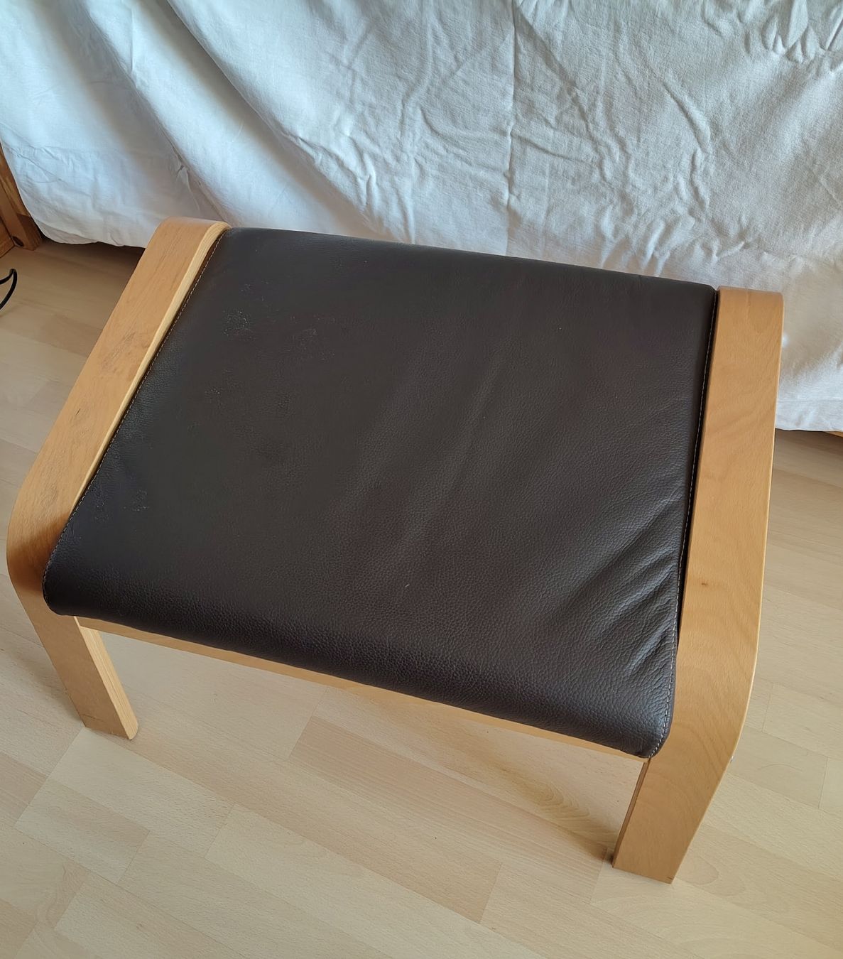 Ikea Sedie: Schaukelstuhl von Ikea mit Hocker – Usato da Oberwil BL venduto da Alex01043 4