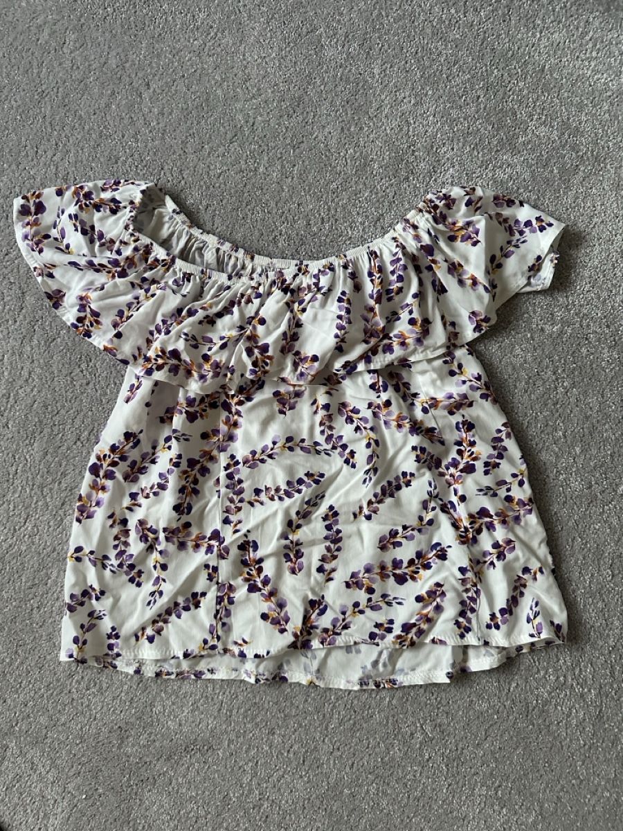 Tops: Off-Shoulder Top mit Blumenmuster, Grösse S – Gebraucht aus Uster von deb_ljc5