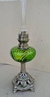 Wunderschöne Petroleumlampe mit grünem Glasbehälter um 1900