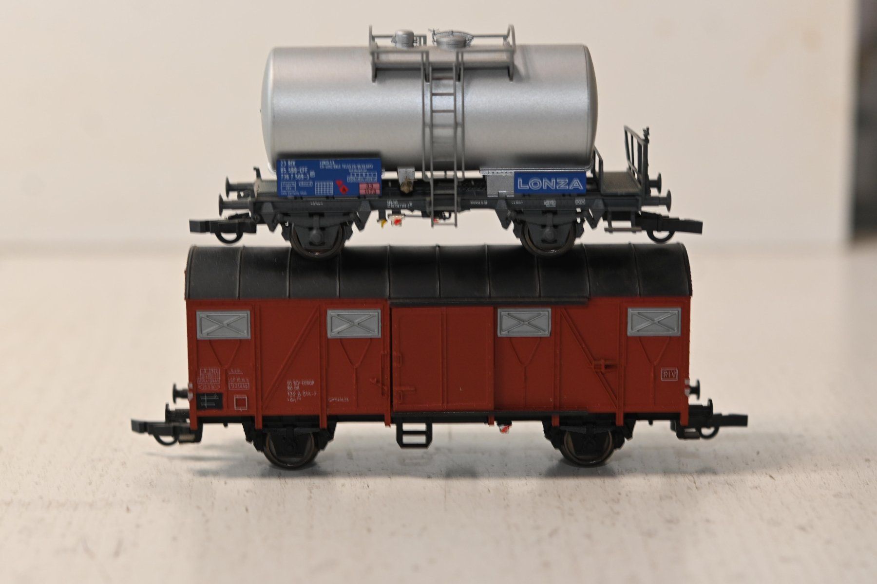 Fleischmann Modellini di ferrovie: Güterwagen Fleischmann HO/DC mit OVP , 2 Stück – Usato da Laupen ZH venduto da Zmoewe 6