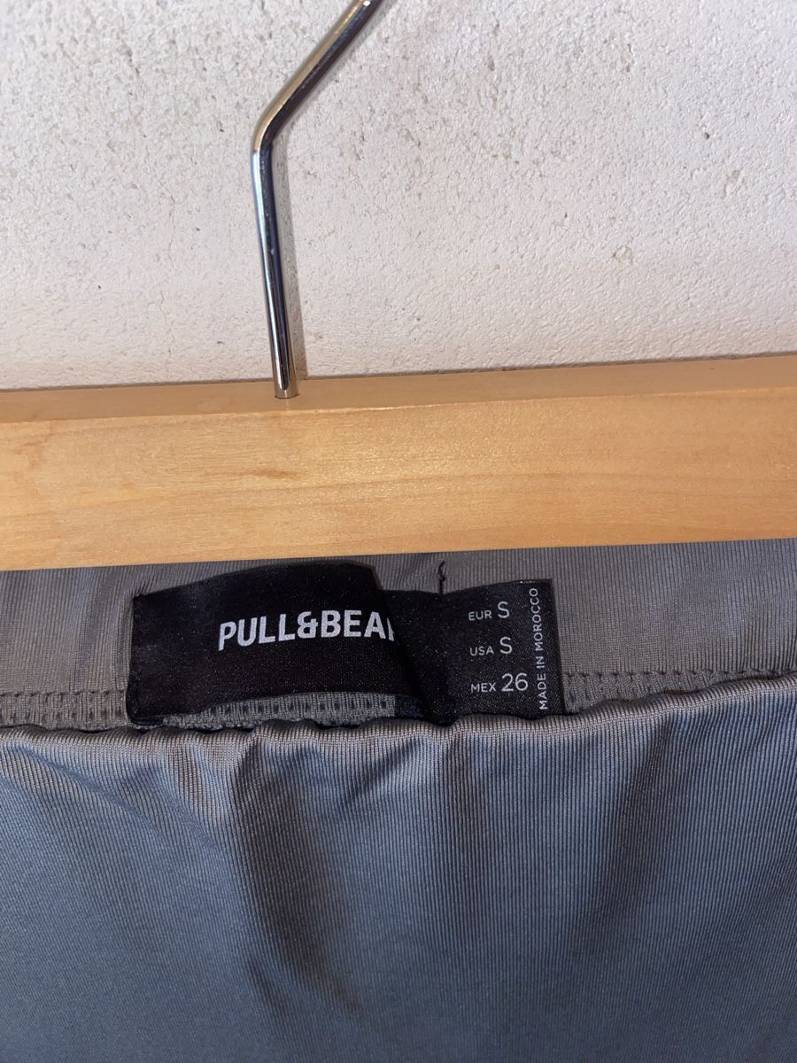 Pull&Bear Gonne: Jupe Pull&Bear grise taille S bon état – Nuovo (secondo la descrizione) da Romainmôtier venduto da jea_n99k 1