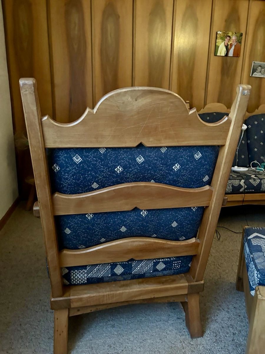 Divani: Sofa Hocker Polstergruppe aus massivem Nussbaum ab 1Fr. – Usato da Jonschwil venduto da Holba 4
