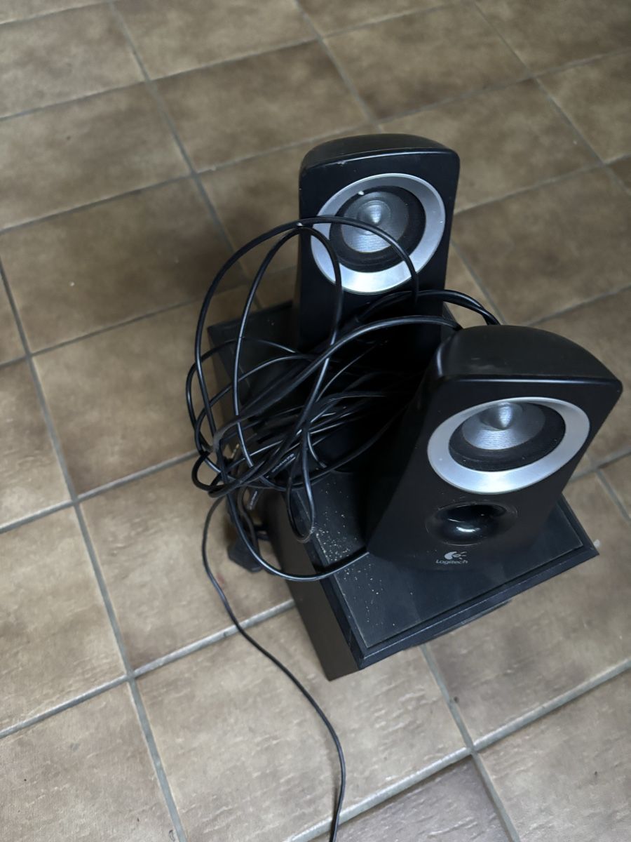 Logitech Casse acustiche: Subwoofer & speakers Logitech/ natel adaptor – Usato da Moutier venduto da sandrinesmb 1