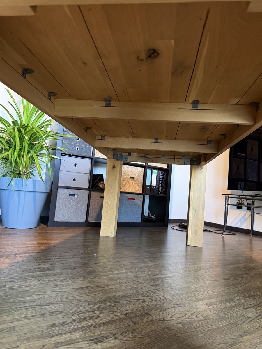 Tavoli: Massivholz Tisch Hellbraun Ess- oder Wohnzimmer 200x90x78cm – Usato da Bönigen venduto da F4IR 4