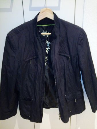 dunkelblaue Jacke, mit leichtem Glitzer Effekt, in 40