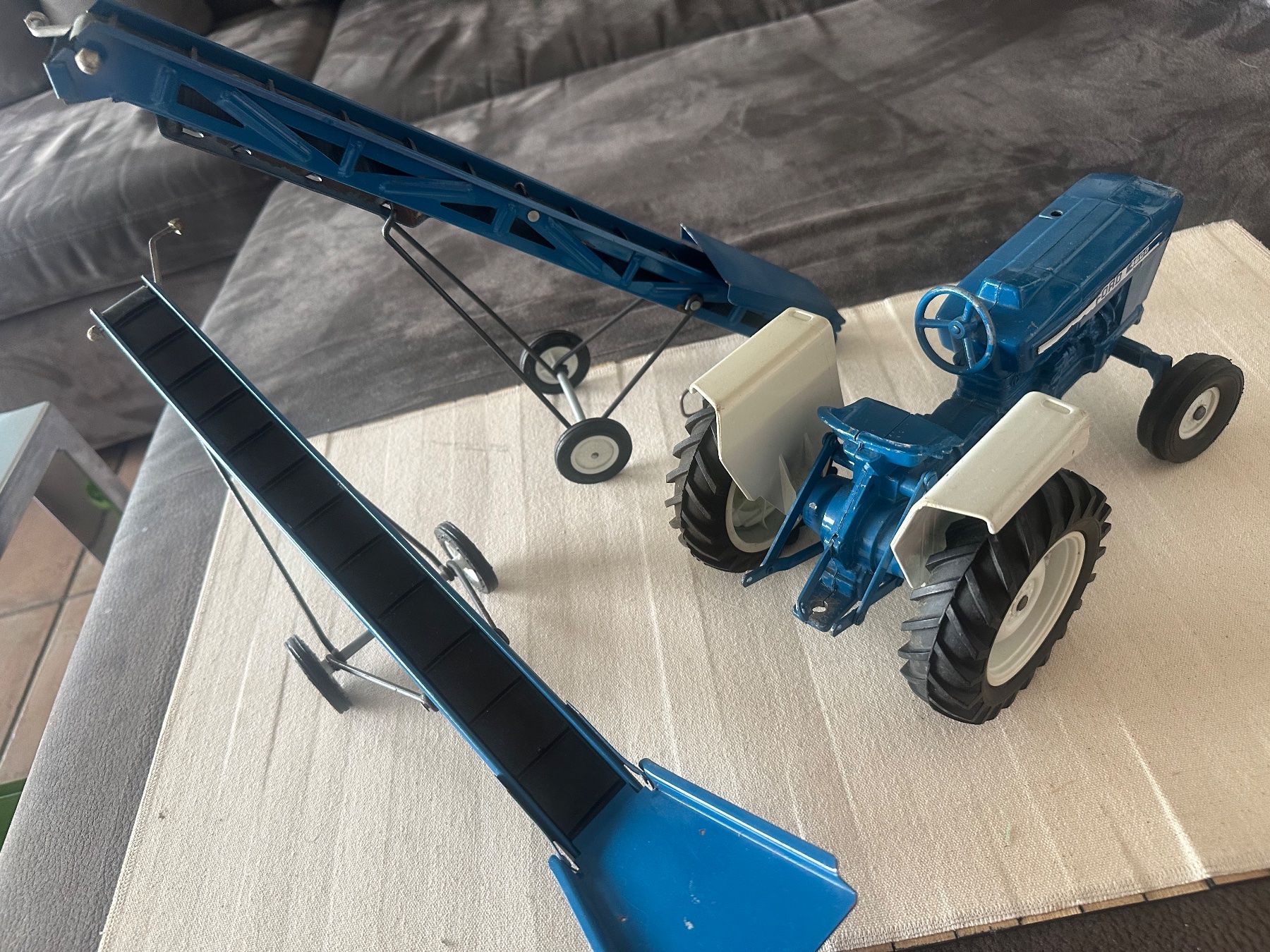 Kits de montage: Erteil Modell Traktor – D'occasion à Horriwil par Carrera68 2