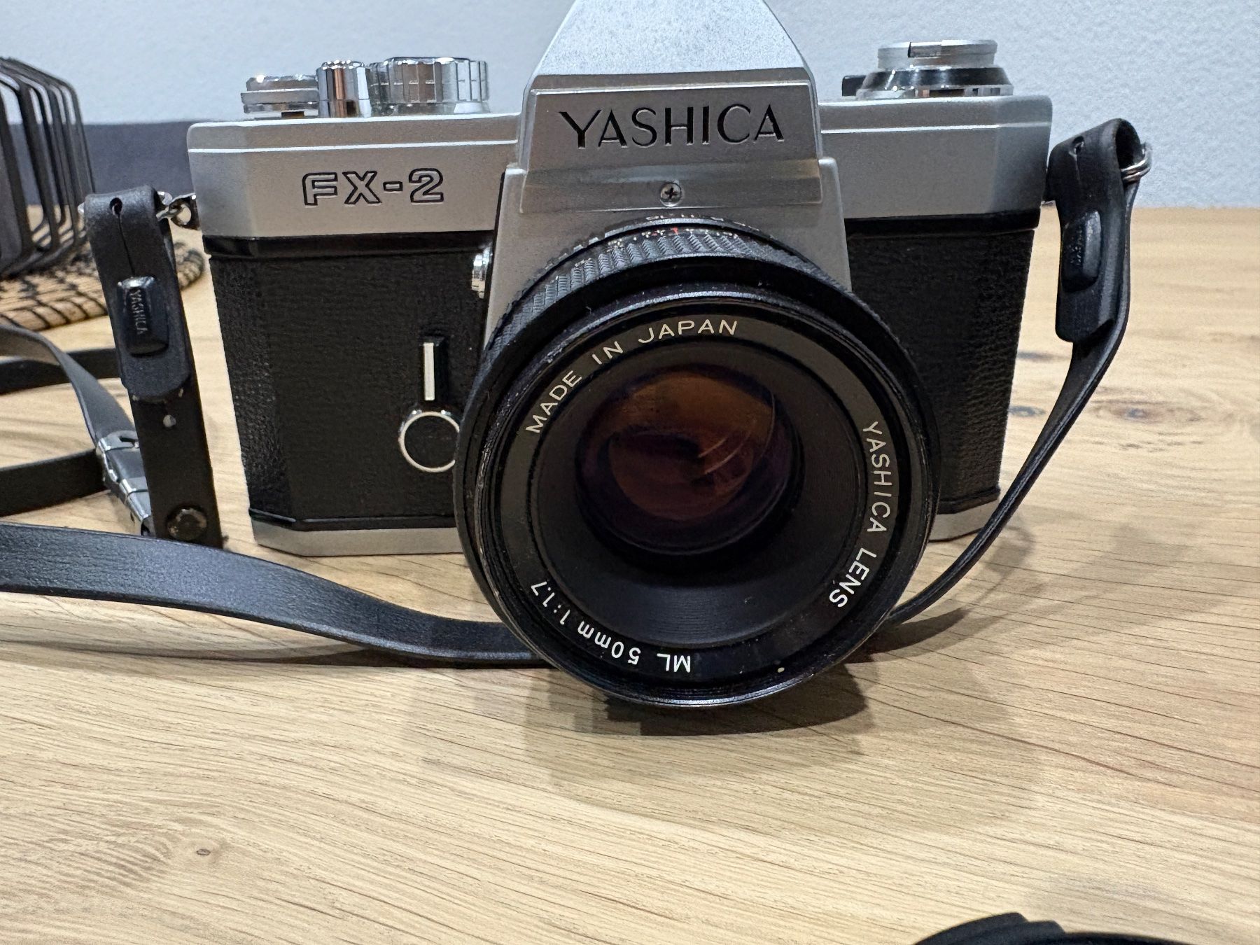Yashica Fotocamera: YASHICA FX - 2 Camara + 2x Objektiv – Difettoso da Lausen venduto da sen_jm7c 1