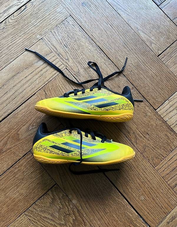 Adidas Herrenschuhe: Fussball Hallenschuhe Gr. 32 – Gebraucht aus Bern von tan_2rrh 1