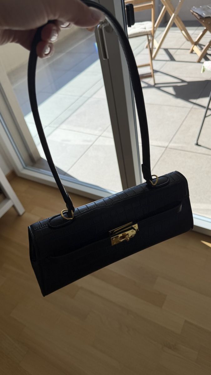 Borse: Black leather shoulder bag  – Nuovo (secondo la descrizione) da Glattpark (Opfikon) venduto da swi_wk9j