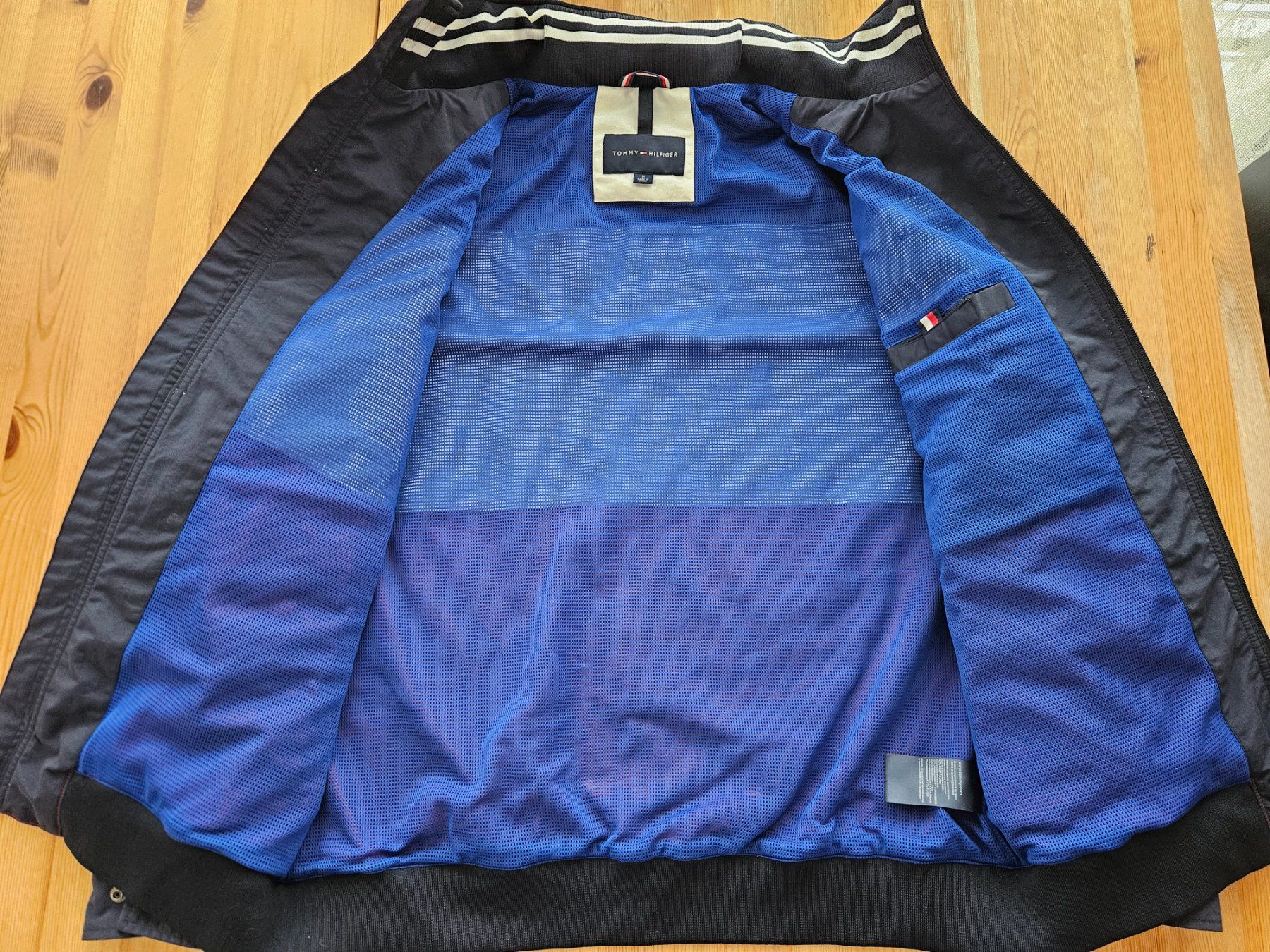 Tommy Hilfiger Jacken: Tommy Hilfiger Jacke Grösse M Übergangsjacke – Gebraucht aus Hägglingen von United-Village-Trade 3