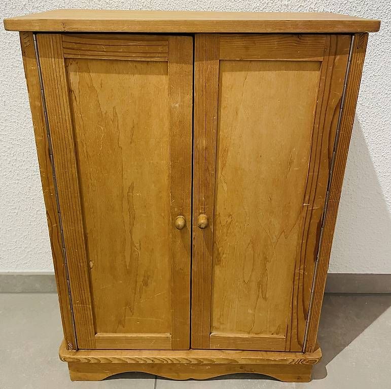 Armoires: Puppenkleiderschrank – D'occasion à Felsberg par Ligu8
