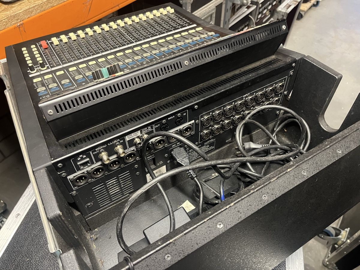 Yamaha Console di mixaggio: Yamaha Mischer LS9-16 – Usato da Nesslau venduto da Pbon 2