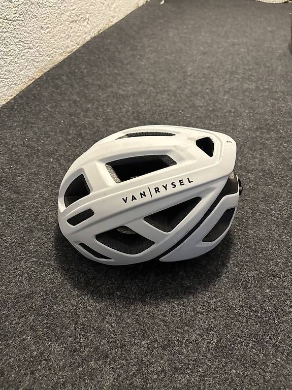 Casques: Casque Van Rysel blanc – D'occasion à Bassecourt par Ledirecteur7 1
