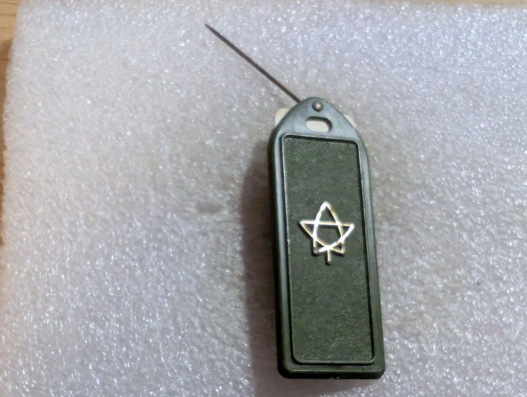 Placchette & Badge: Ansteckpin 150: – Usato da Oppligen venduto da Pin-Fall-Shop