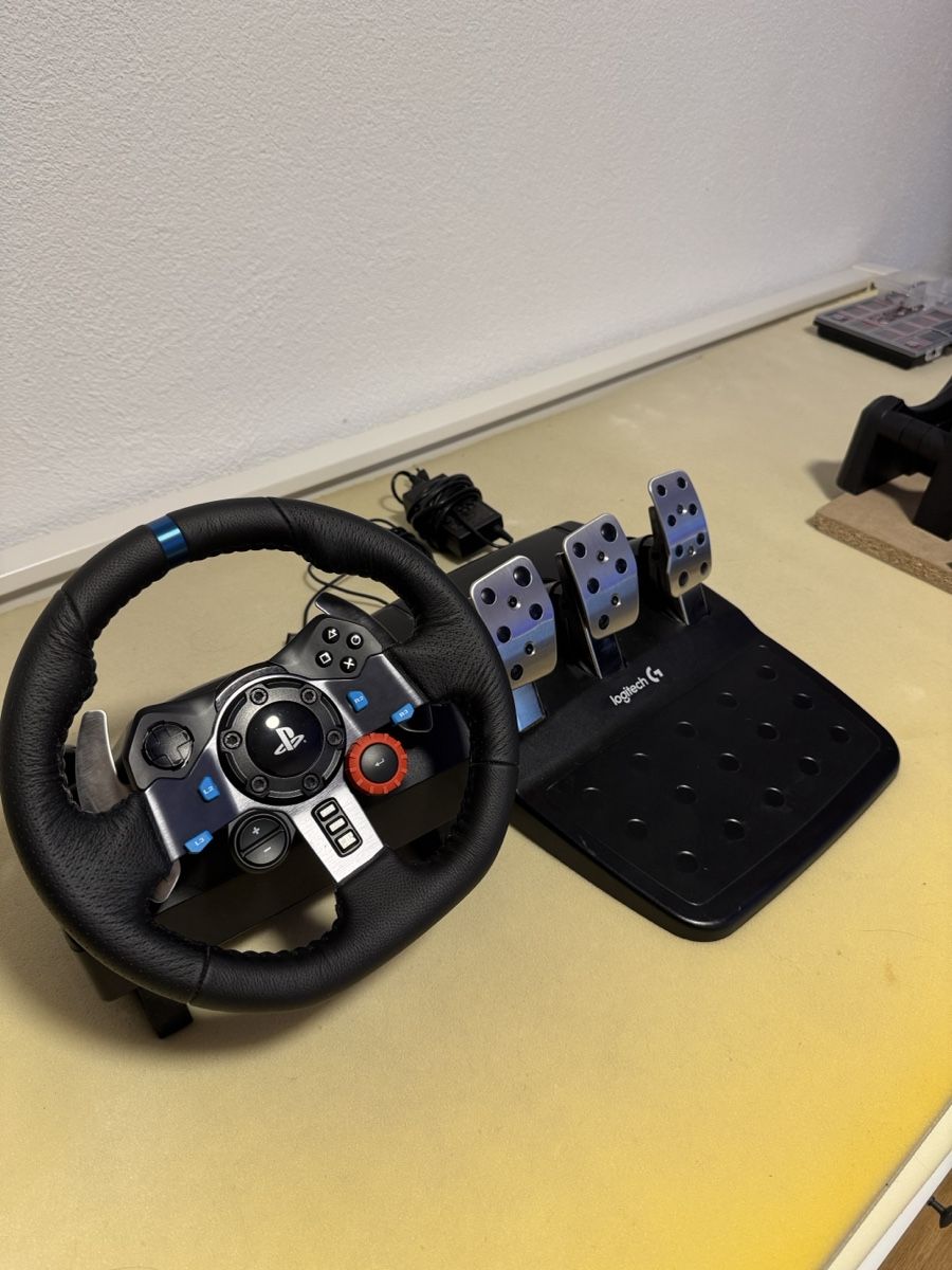 Logitech Manettes: Volant Logitech G29 pour PlayStation/PC  – D'occasion à Biel/Bienne par Lor_jxl2