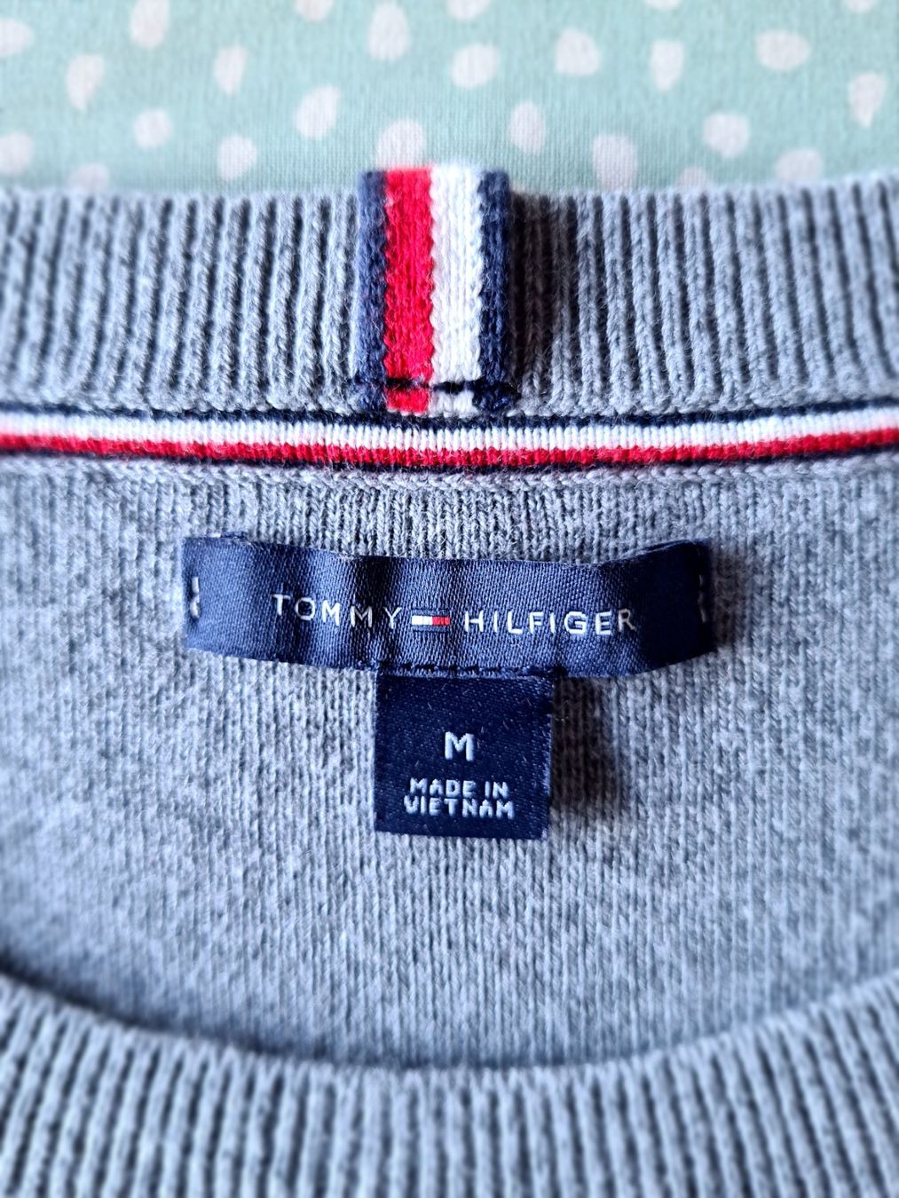 Tommy Hilfiger Maglioni & Felpe: Pull gris Tommy Hilfiger, taille M – Usato da le landeron venduto da canette 4