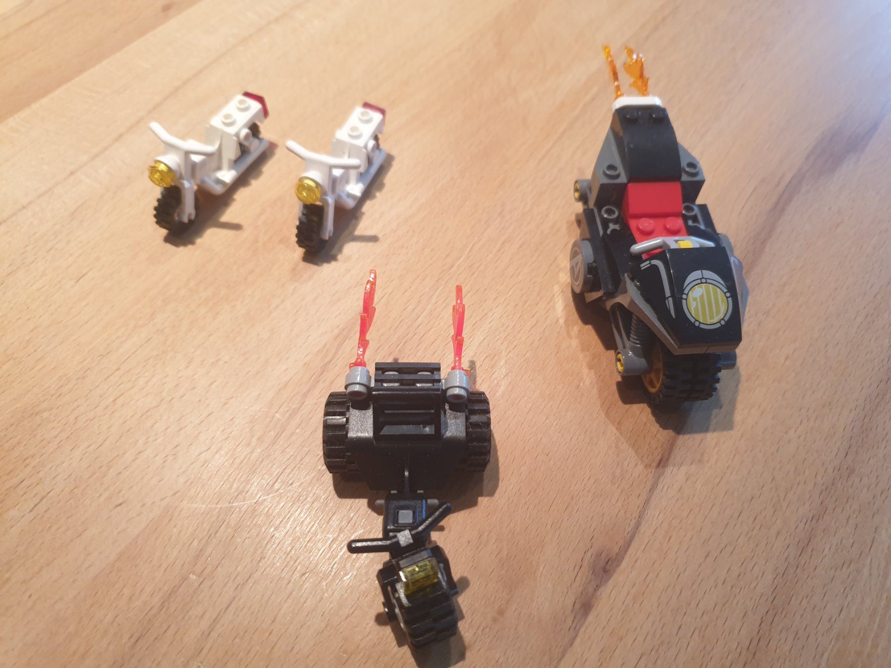 Lego Spielzeuge: Lego 4 verschiedene Motorräder – Gebraucht aus kaiseraugst von Yohe 1