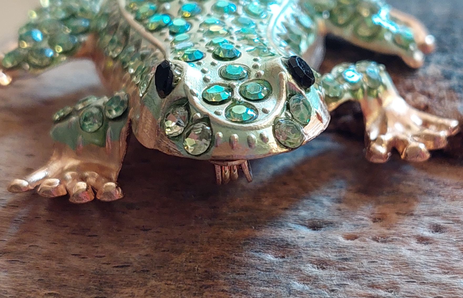 Spille & Fermagli: Tolle Frosch Brosche mit Strass hellgrün – Nuovo (secondo la descrizione) da Oberwil BL venduto da Hunajakakku 4