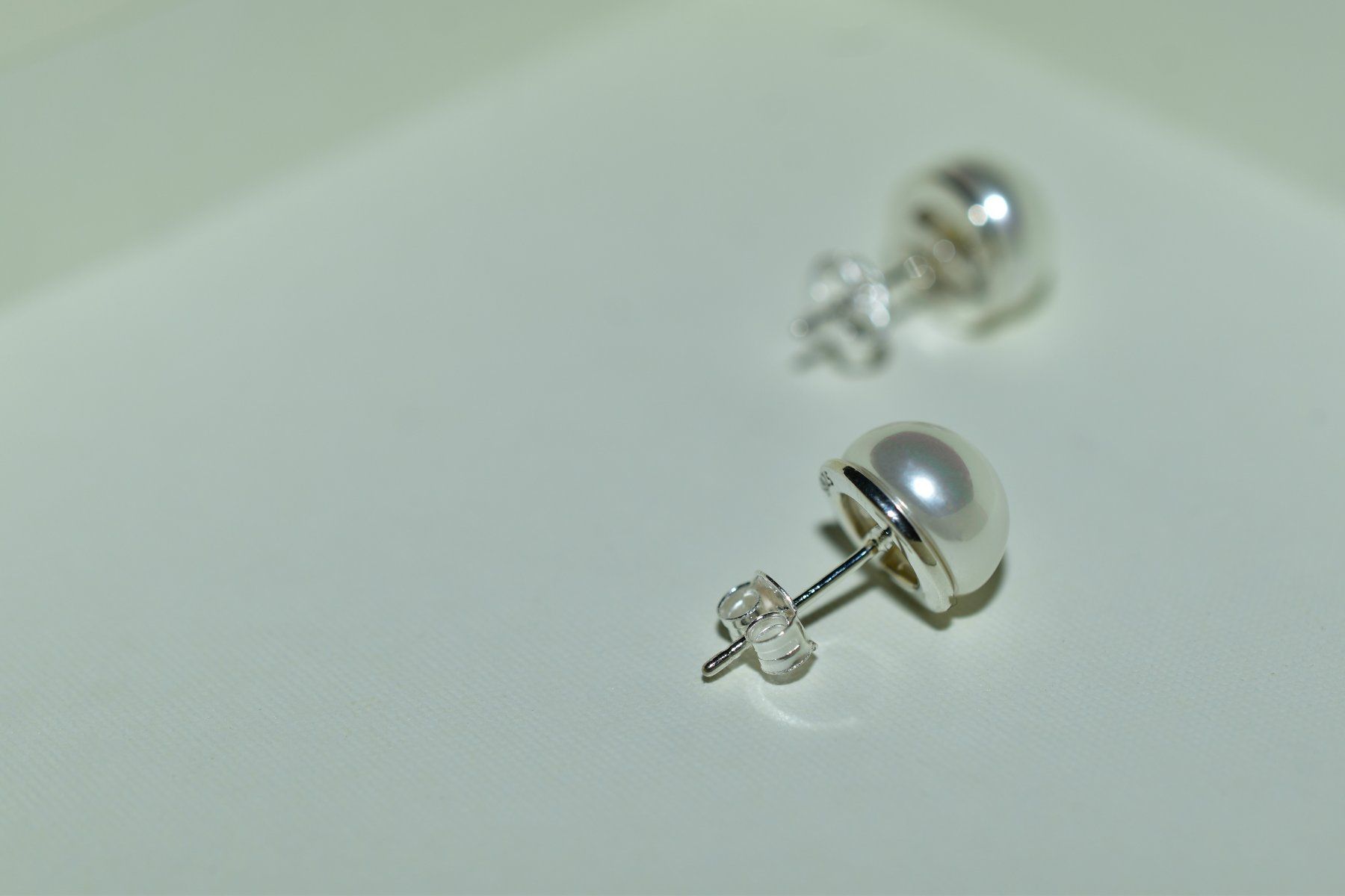 Perle (finte): Perlen Ohrstecker aus Sterling Silber, Weiss – Nuovo (secondo la descrizione) da Laufen venduto da flowerfan 1