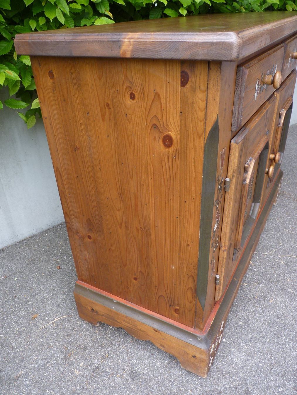 Voglauer Kommoden: Kommode/Anrichte "Voglauer" aus Holz mit Malereien – Gebraucht aus Küsnacht ZH von zoliboli01 4