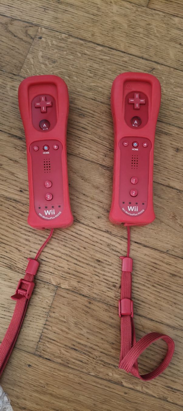 Nintendo Controller: Nintendo Wii Remote Controller Rot - 2 Stück! Top – Neu (gemäss Beschreibung) aus Oensingen von ece_8k7q