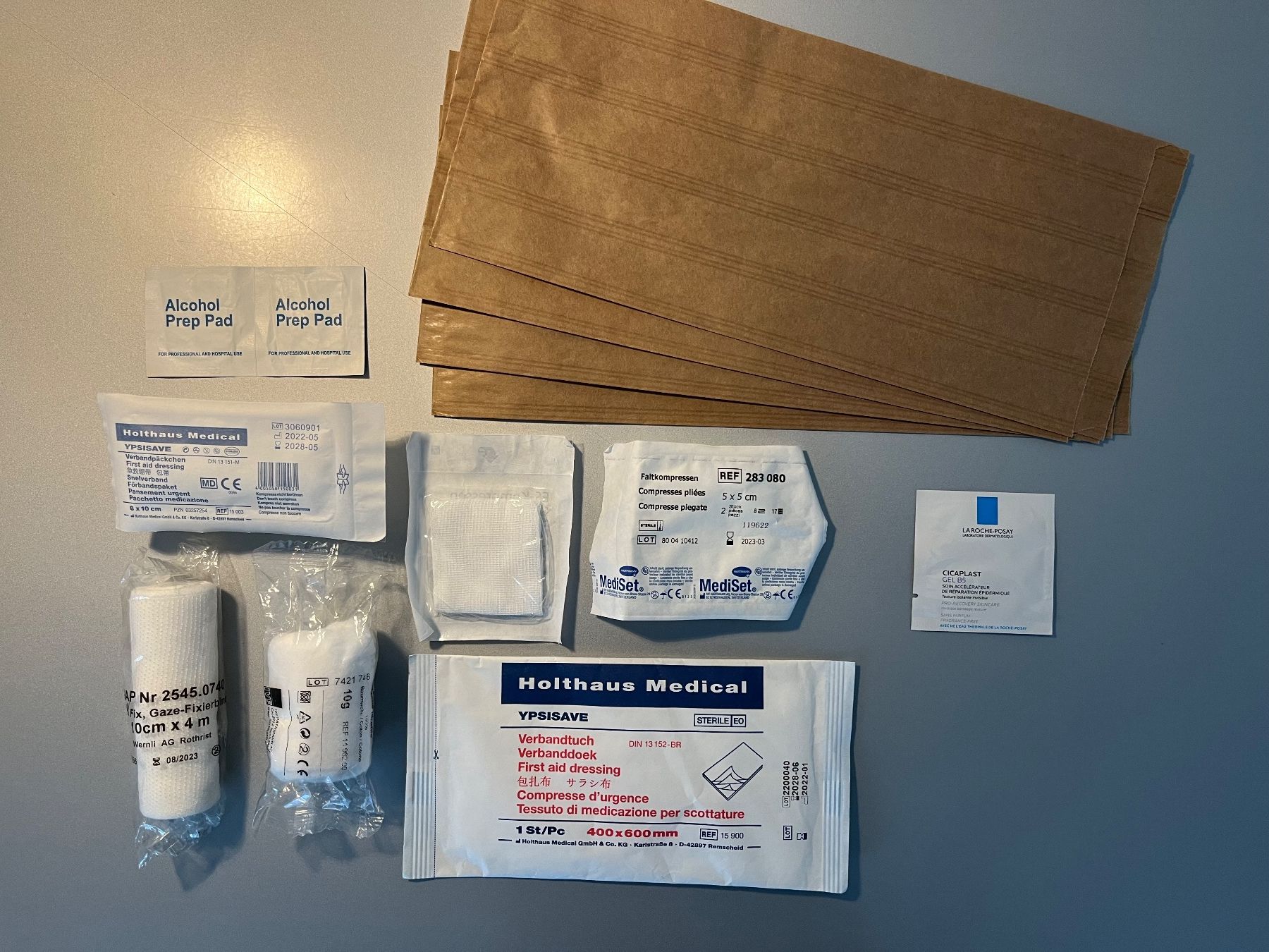 Kit di pronto soccorso: Div. Verbandsmaterial + Rettungsdecke Neu – Nuovo (secondo la descrizione) da Unterägeri venduto da flu_zp5d