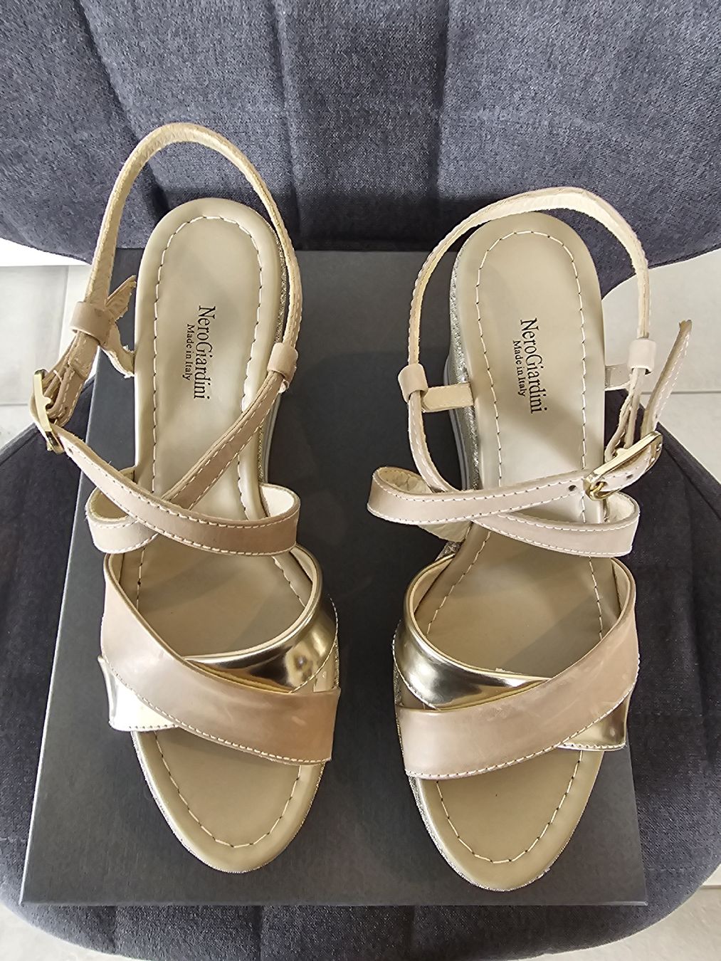 Scarpe da donna: Sandales Neuves "Nero Giardini" dorées/Beiges/Compensées – Nuovo e nell'imballaggio originale da Basel venduto da Paloma6261 4