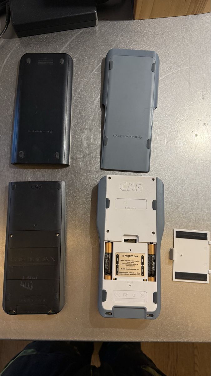Texas Instruments Calcolatrici tascabili: 2x Texas Instruments Wissenschaftlicher Taschenrechner – Usato da Rehetobel venduto da ZM81 1
