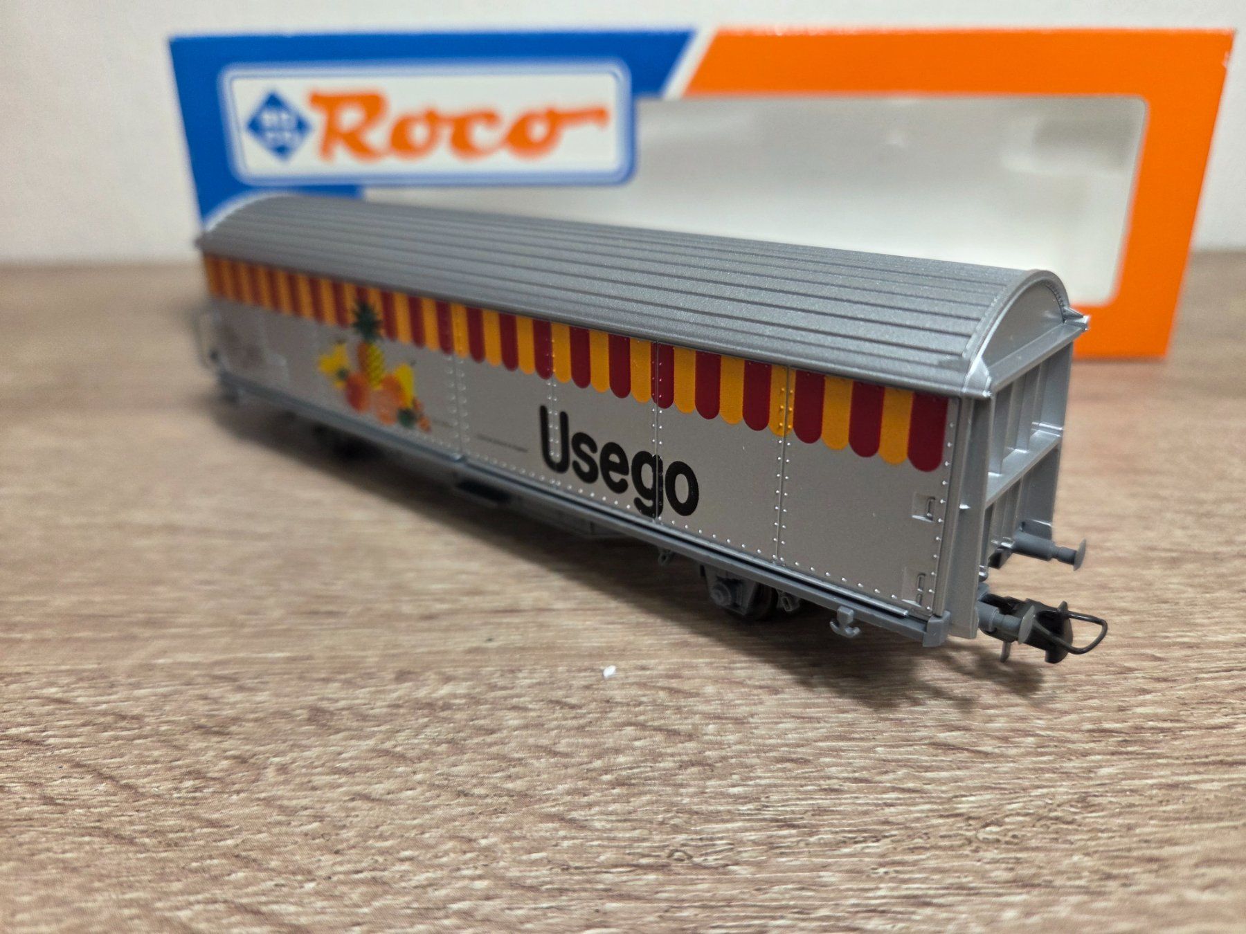 Roco Modellini di ferrovie: Roco 291024 Güterwagen Usego SBB H0 – Nuovo e nell'imballaggio originale da St-Aubin-Sauges venduto da Lo_Go 3