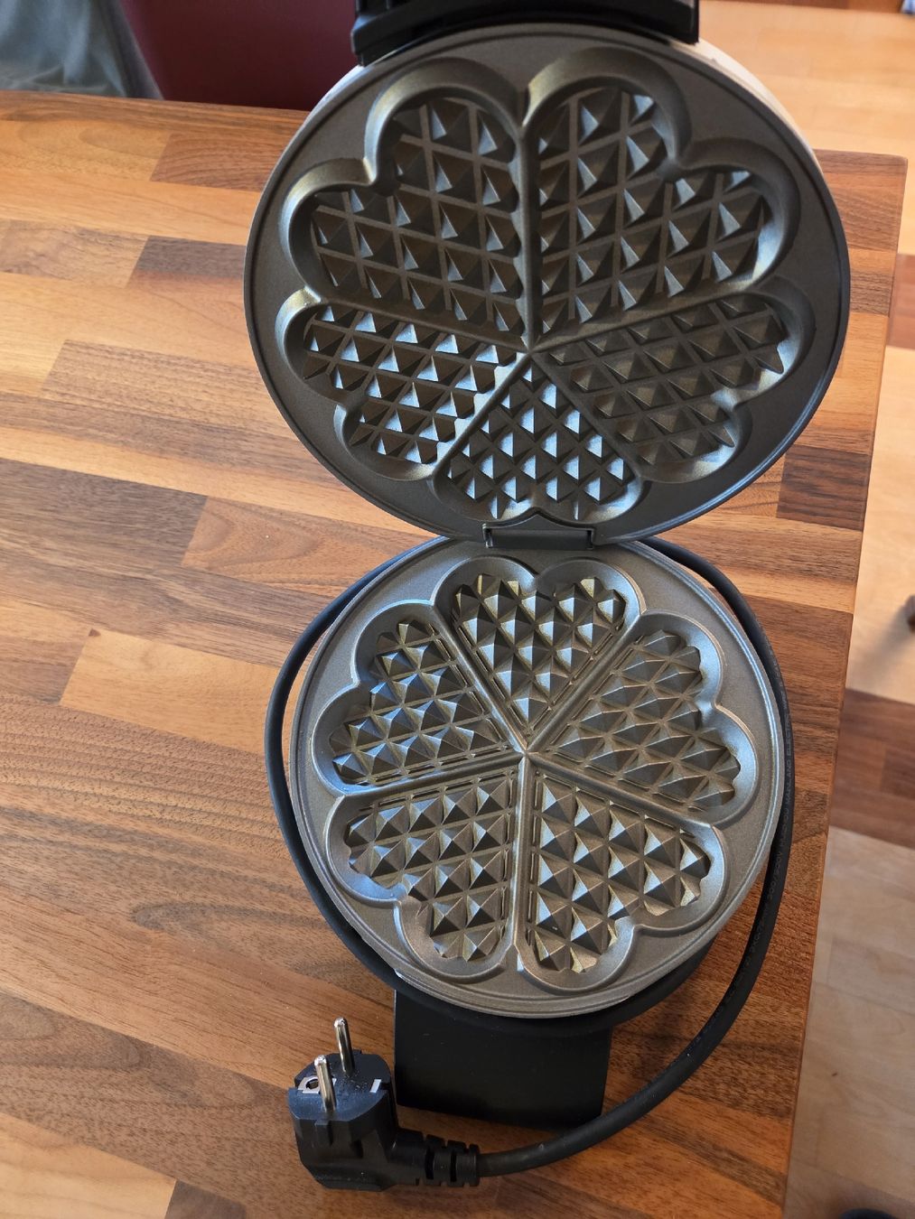 Elettrodomestici da cucina: Waffelautomat Herzform einwandfrei – Usato da Gachnang venduto da Schweinchenhase9 2