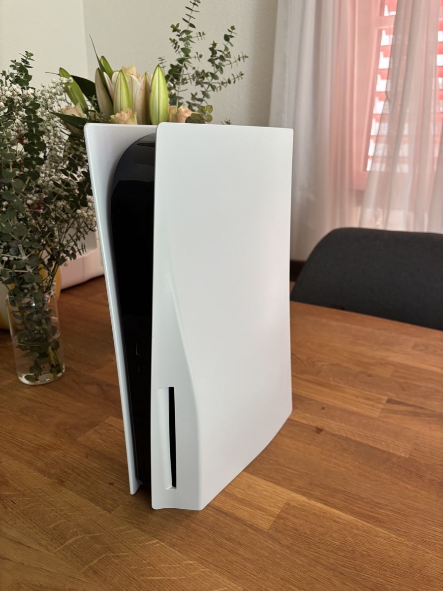 Sony Console: PS5 Disc Edition  – Usato da Langenthal venduto da _.anjaaaa 1
