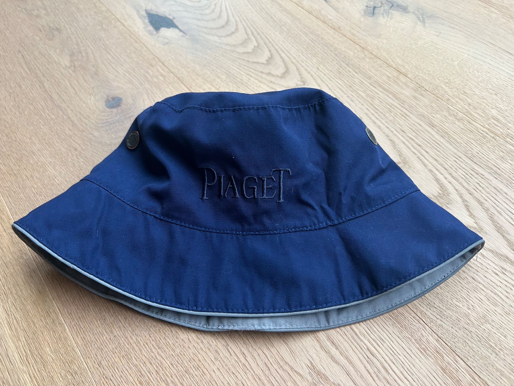 Copricapi, berretti & cappellini: Regenhut von Piaget – Nuovo (secondo la descrizione) da Fläsch venduto da sus_69xn