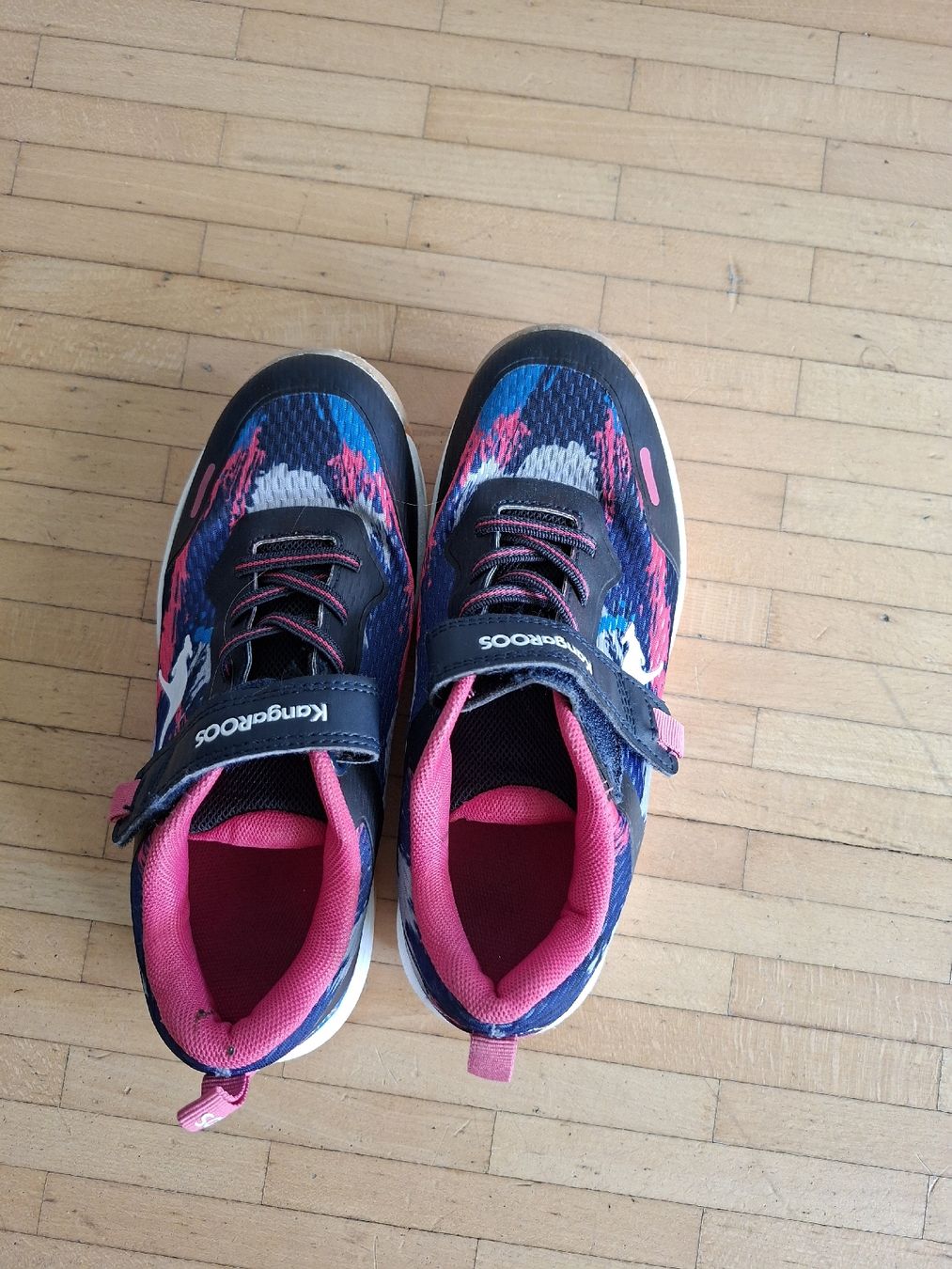 Schuhe für Mädchen: Turnschuhe / Hallenschuhe Grösse 35 – Gebraucht aus Staufen von suzykathmandu 1