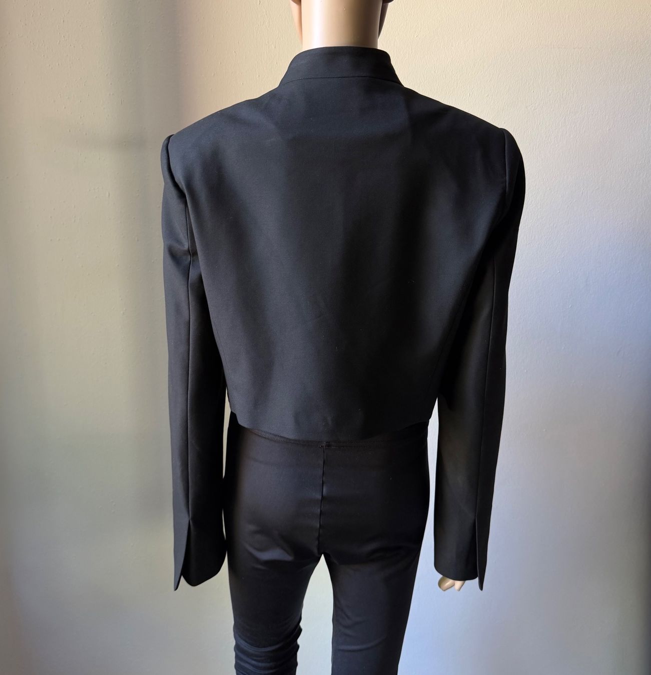 Zara Vestes: kurze ZARA Jacke 🖤 – D'occasion à Zürich par ClosetQueen 4