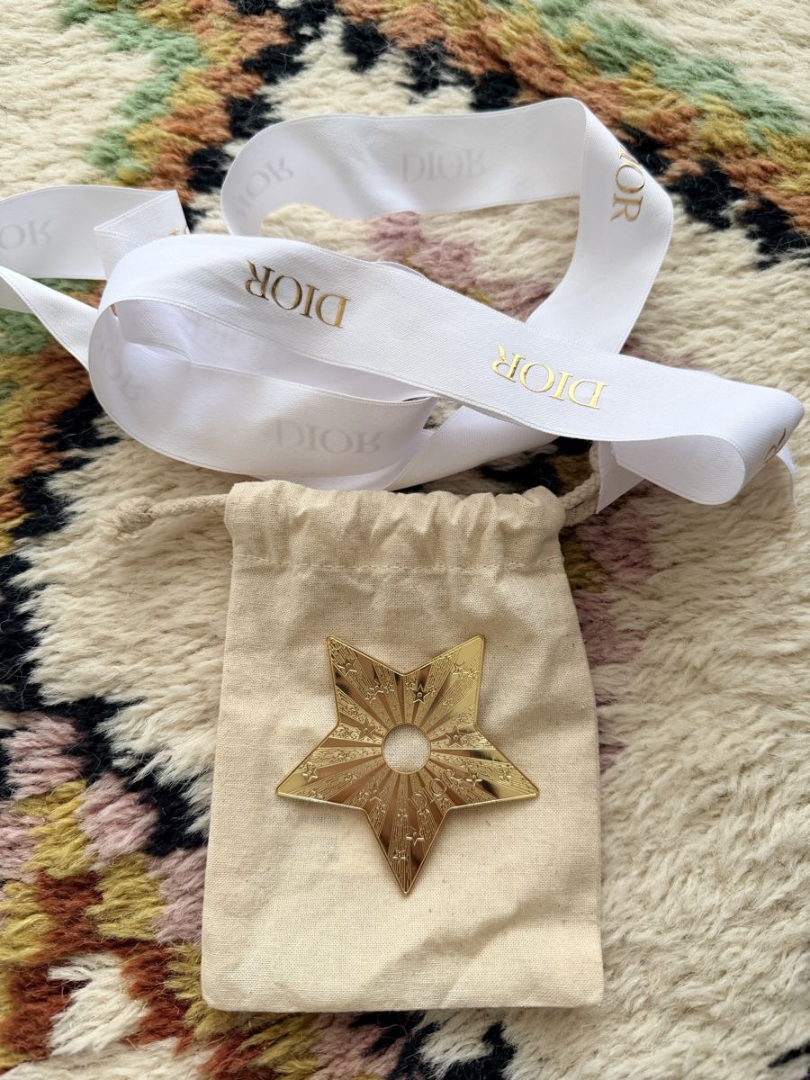Dior Ciondoli: Charms Dior et Ruban – Nuovo (secondo la descrizione) da Lausanne venduto da Meganelausanne