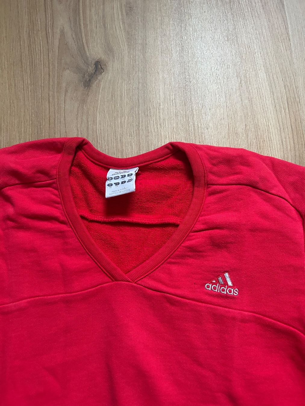 Adidas Maglioni & Felpe: Pull Adidas rouge col en V – Usato da Delémont venduto da elena_neuhaus 2