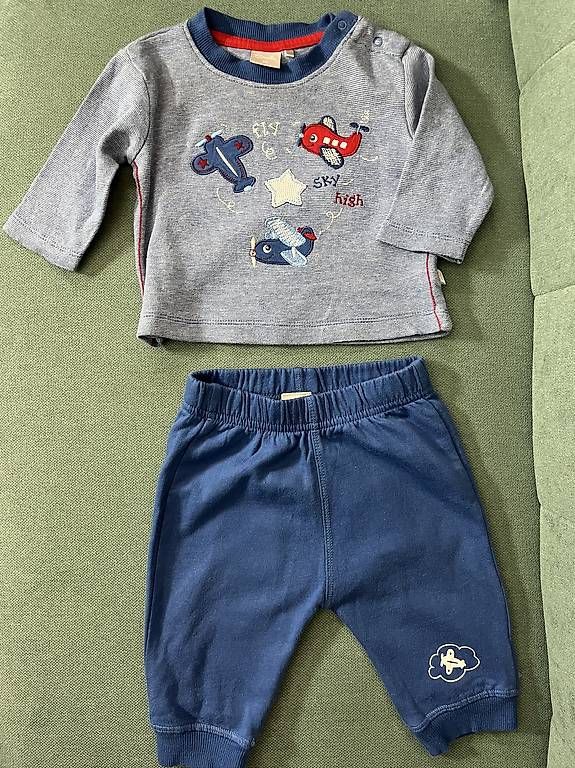 Lotti & Set di vestiti: Set mit Flugzeug von Smile aus Pullover & Hose Gr. 62  – Usato da Hettlingen venduto da SaMiViJu