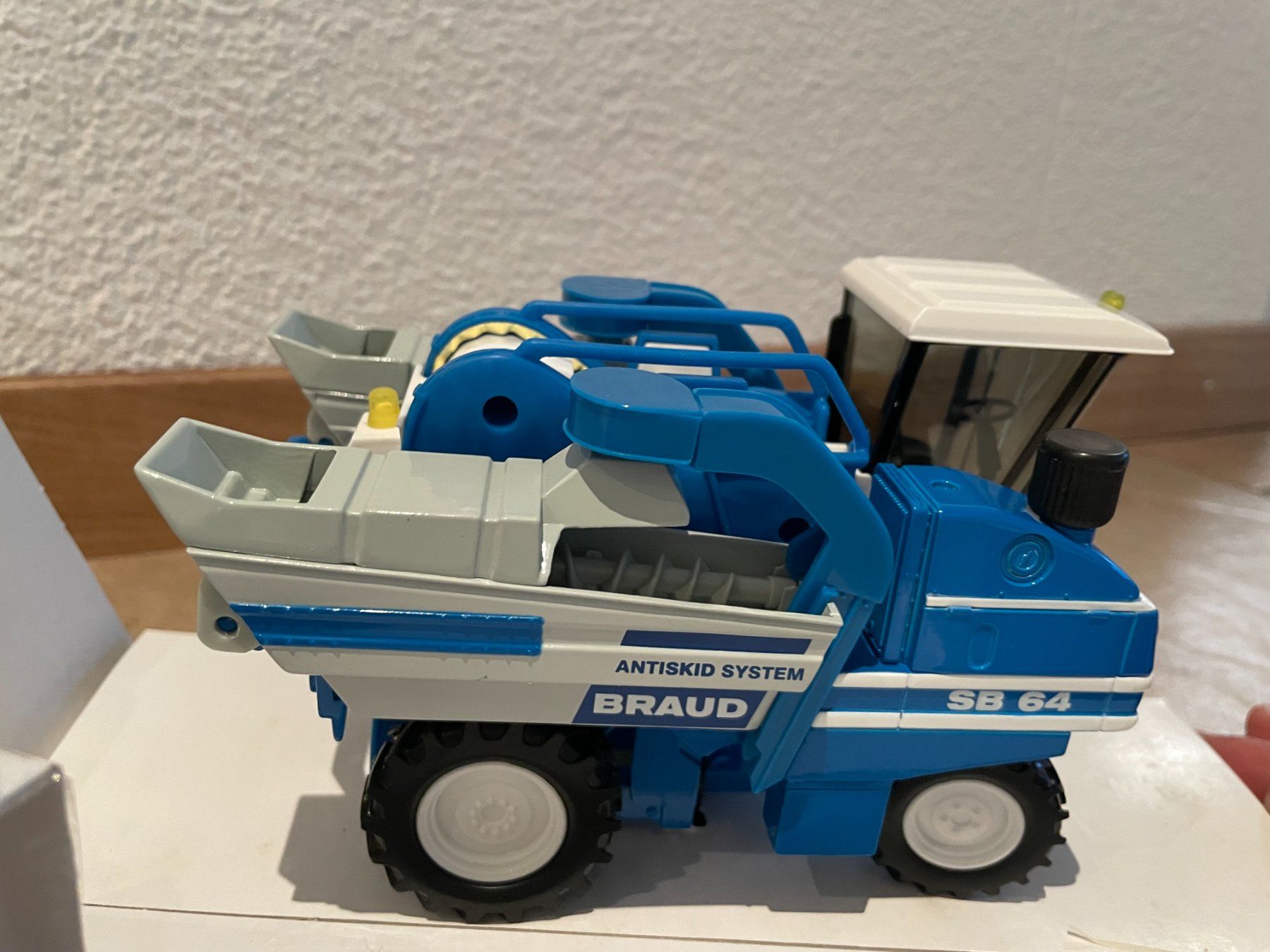 Siku Kit di modellismo & Modellini statici: SIKU Traubenvollernter Braud SB 64 – Nuovo e nell'imballaggio originale da Kreuzlingen venduto da Stefan1150 2